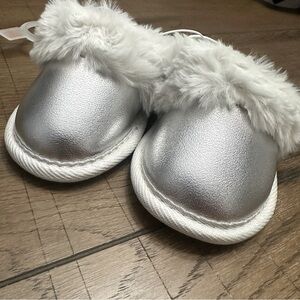 Cat & Jack Silver Faux Fur Toddler Slippers Size 5/6 NWT